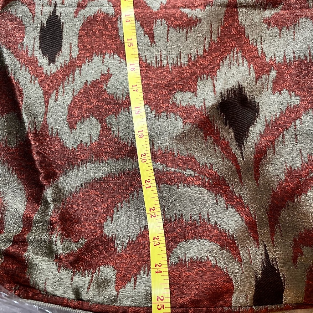 RM COCO ALLURE Red and Gold Patterned Fabric, custom made - Picture 5 of 6